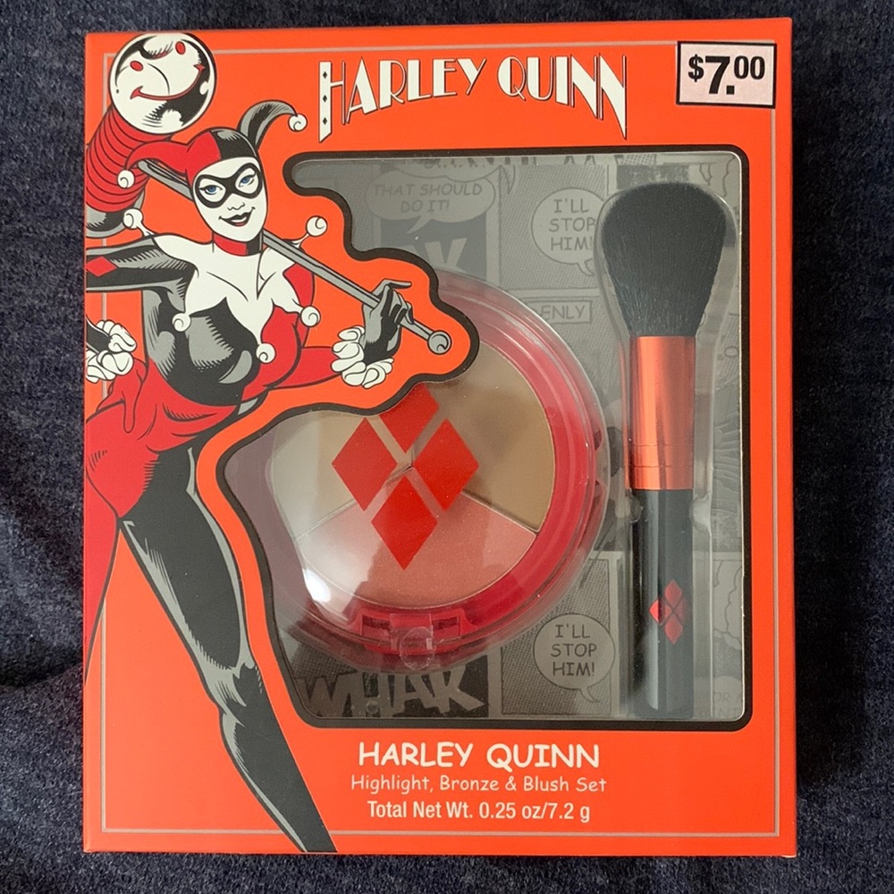 NEW Harley Quinn makeup set from Walgreens. Highlighter, bronzer, blush.